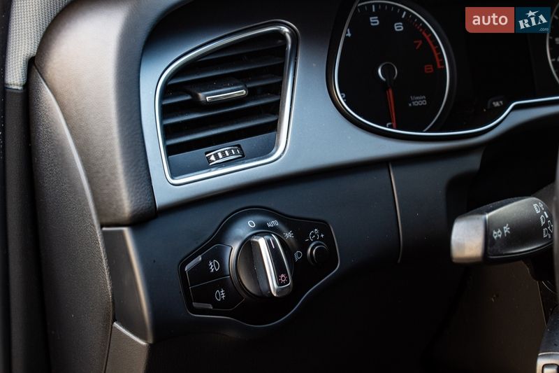 Седан Audi A4 2013 в Львові
