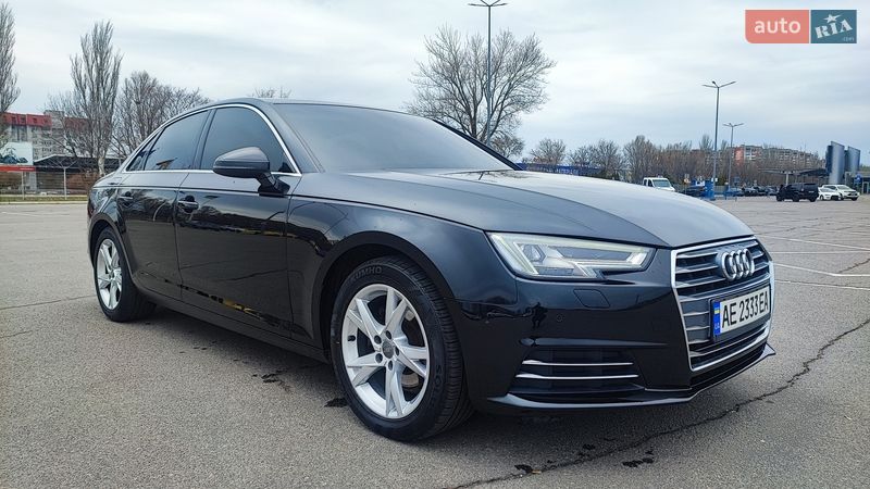 Седан Audi A4 2018 в Дніпрі