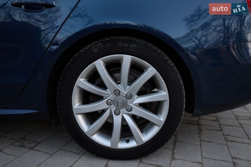 Седан Audi A4 2014 в Новояворівську