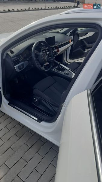 Универсал Audi A4 2018 в Ужгороде