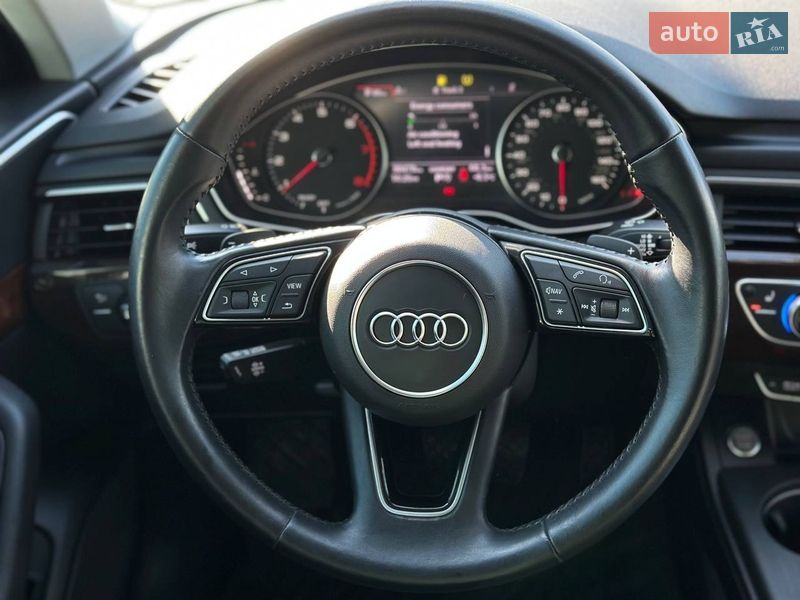 Седан Audi A4 2018 в Луцке