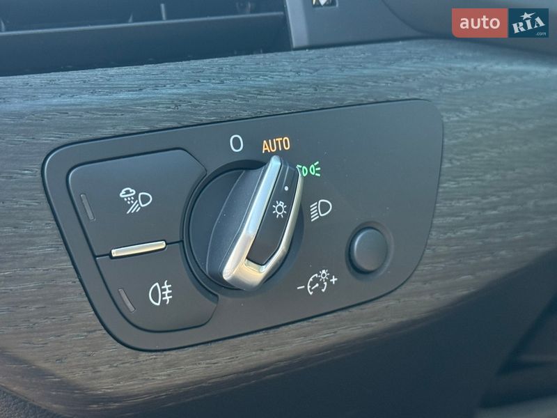 Седан Audi A4 2017 в Киеве