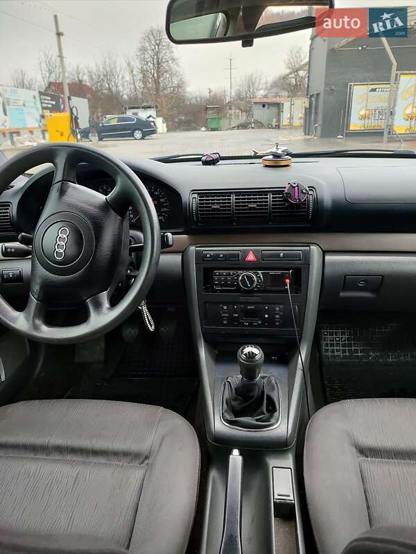 Універсал Audi A4 2000 в Чернівцях