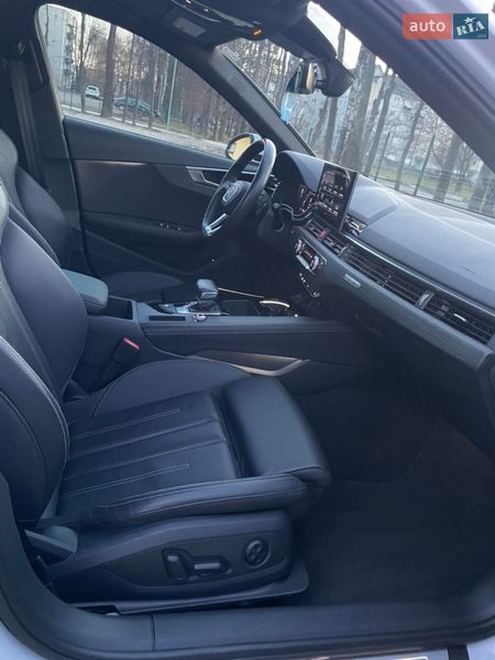 Седан Audi A4 2023 в Стрые