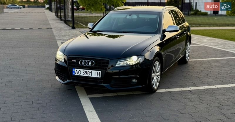 Седан Audi A4 2011 в Мукачево