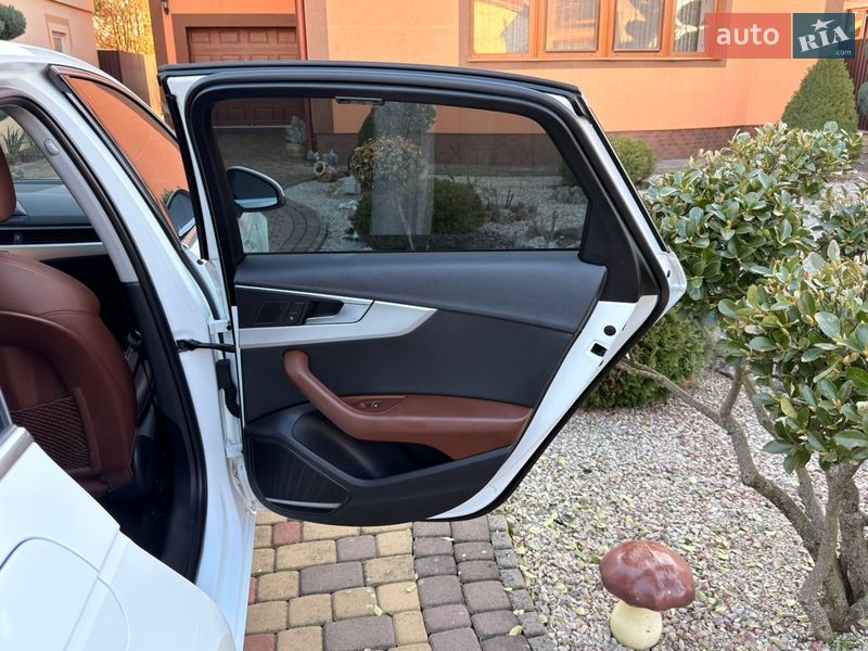 Седан Audi A4 2020 в Мукачево