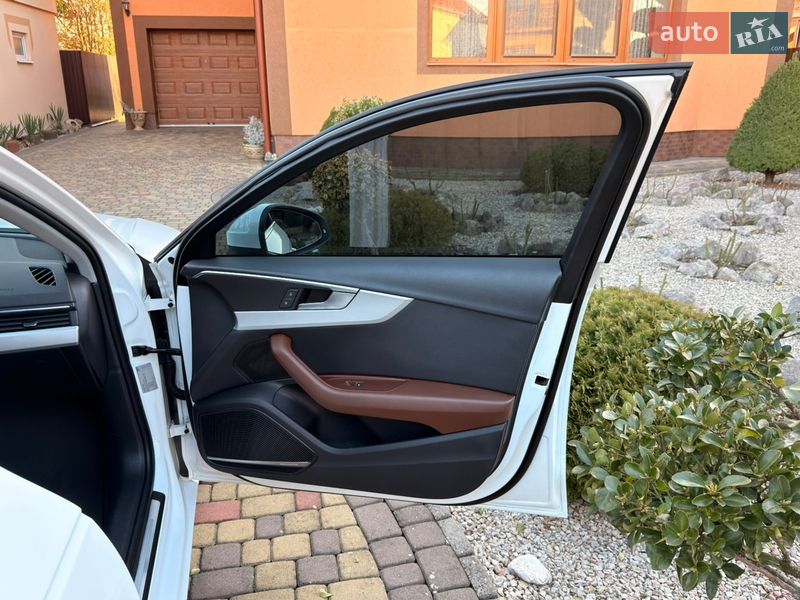 Седан Audi A4 2020 в Мукачево