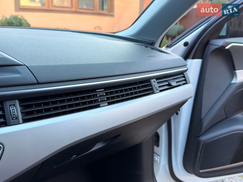 Седан Audi A4 2020 в Мукачево