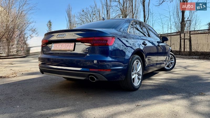 Седан Audi A4 2017 в Киеве