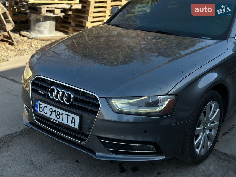 Седан Audi A4 2012 в Стрию