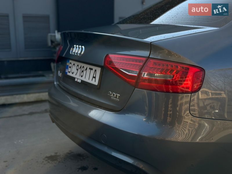 Седан Audi A4 2012 в Стрию