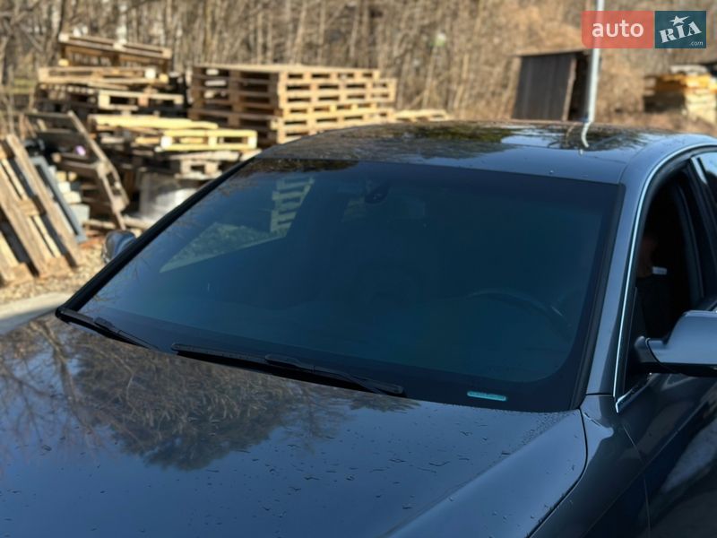 Седан Audi A4 2012 в Стрию