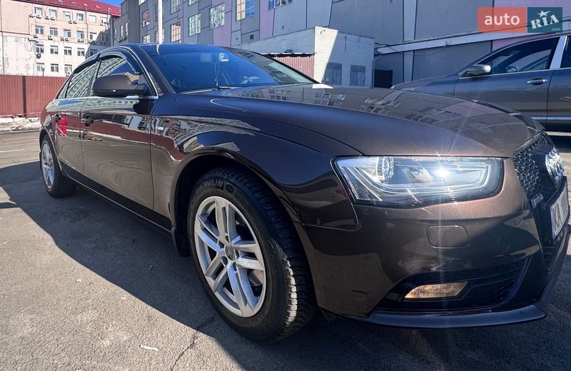 Седан Audi A4 2014 в Киеве