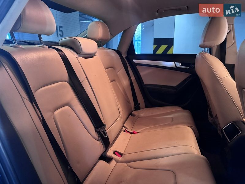 Седан Audi A4 2013 в Виннице