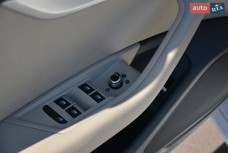 Седан Audi A4 2018 в Киеве