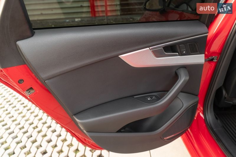 Седан Audi A4 2016 в Самборе