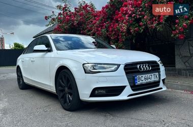 Седан Audi A4 2014 в Львове