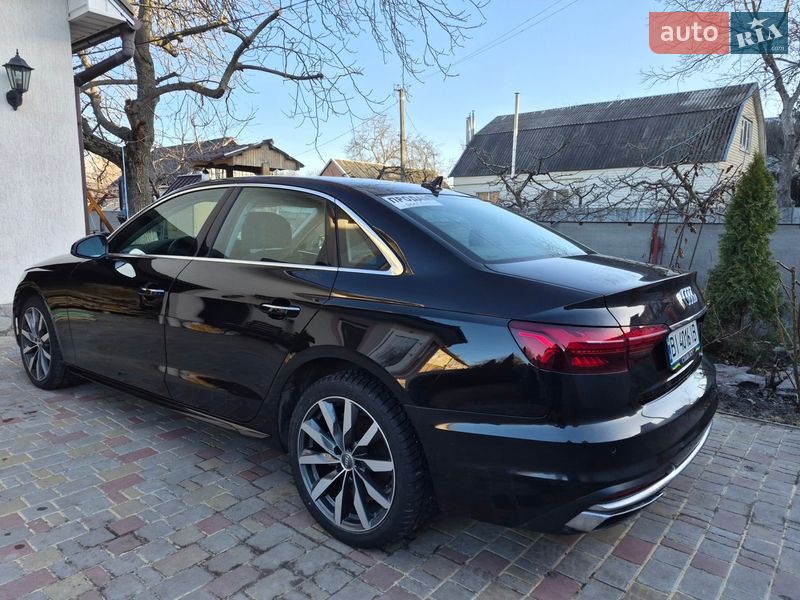 Седан Audi A4 2020 в Карловке