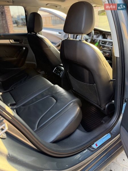 Седан Audi A4 2014 в Самборі