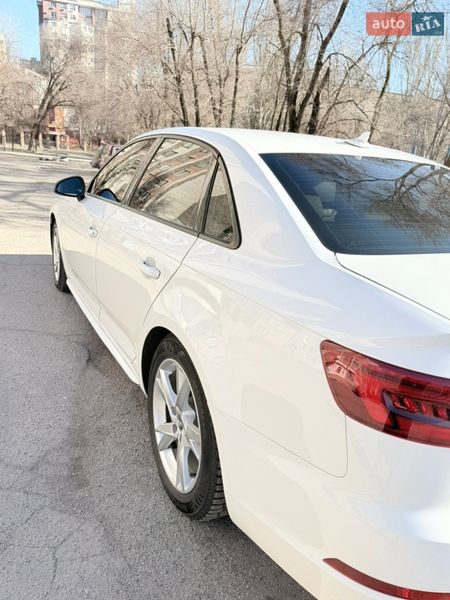 Седан Audi A4 2018 в Запорожье