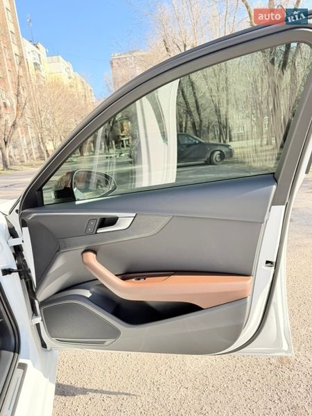 Седан Audi A4 2018 в Запорожье