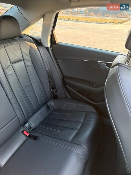 Седан Audi A4 2023 в Золочеве