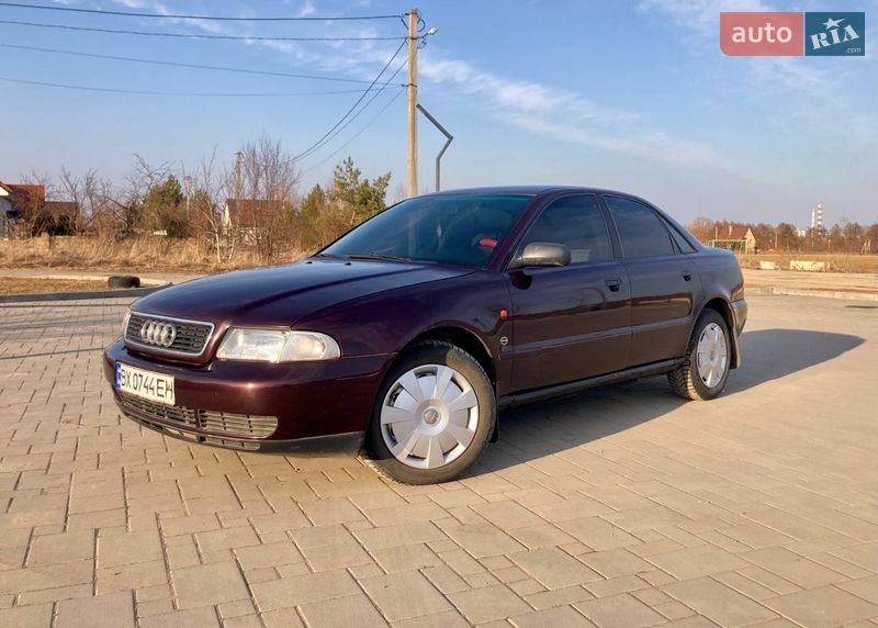 Седан Audi A4 1995 в Здолбуніві