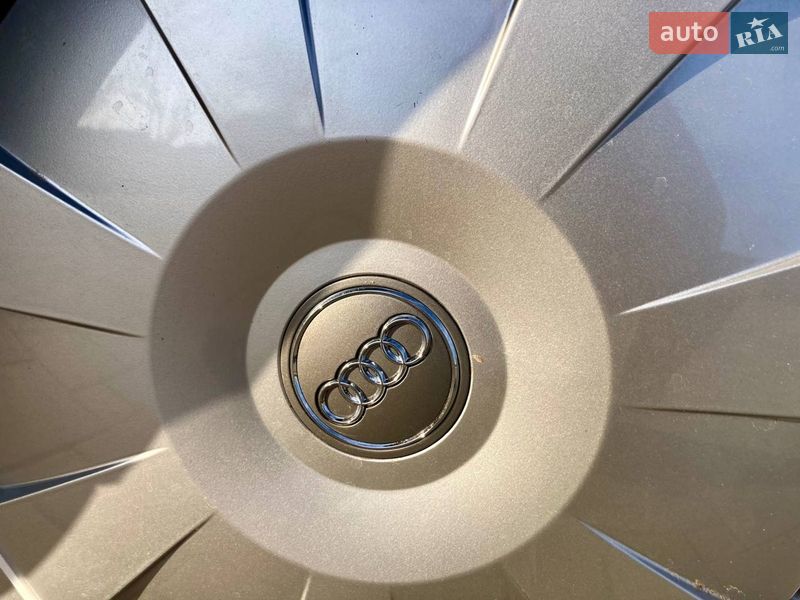 Седан Audi A4 1995 в Здолбуніві