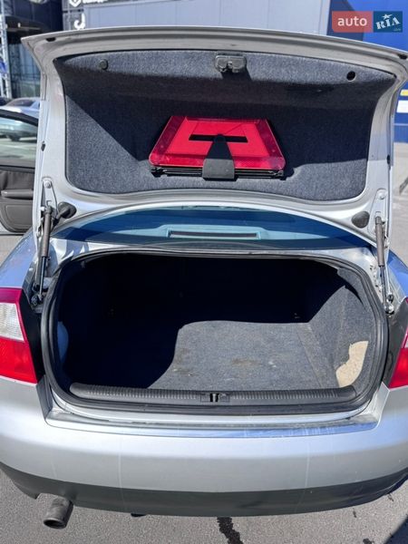 Седан Audi A4 2000 в Обухове