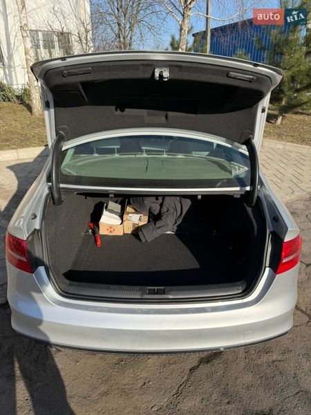 Седан Audi A4 2014 в Кременчуці