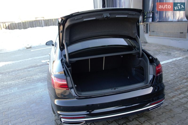 Седан Audi A4 2023 в Житомирі