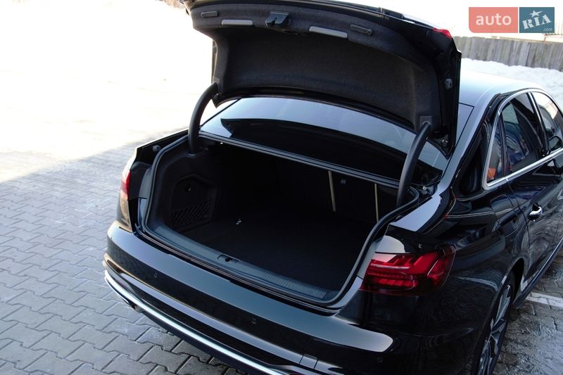 Седан Audi A4 2023 в Житомирі