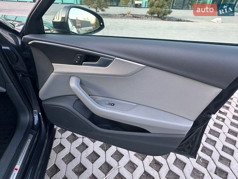 Седан Audi A4 2018 в Хмельницком