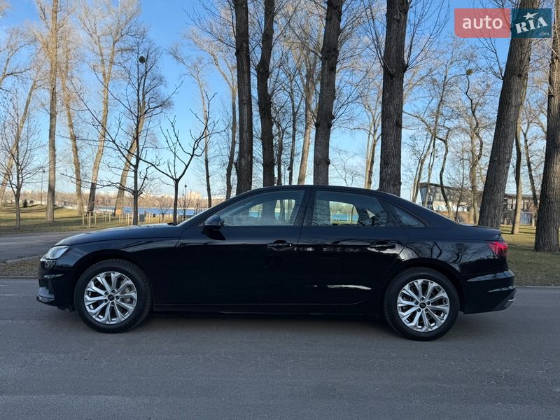 Седан Audi A4 2021 в Киеве