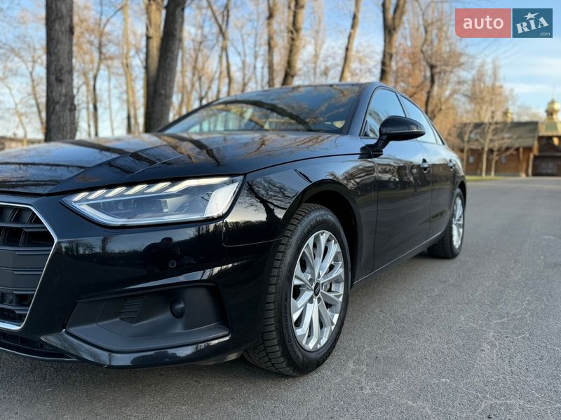Седан Audi A4 2021 в Киеве