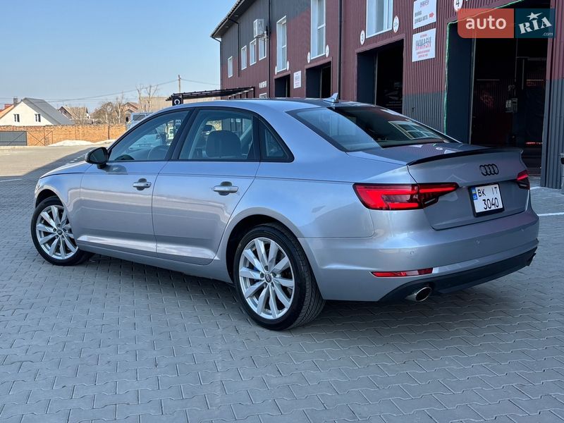Седан Audi A4 2015 в Дубно