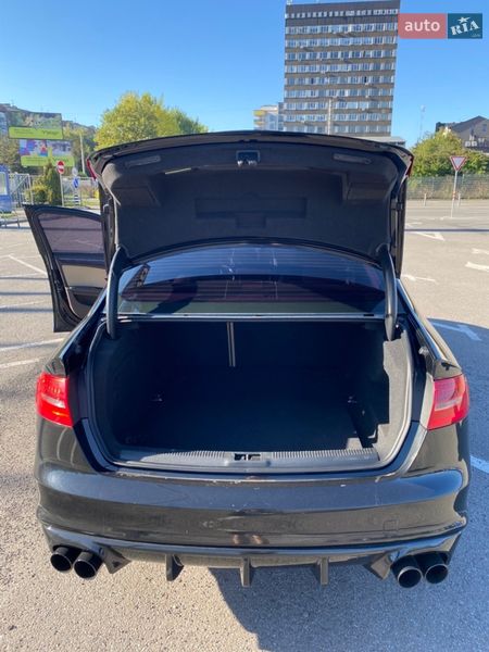 Седан Audi A4 2015 в Ивано-Франковске