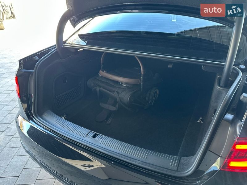 Седан Audi A4 2017 в Рівному