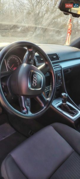 Седан Audi A4 2006 в Хороле