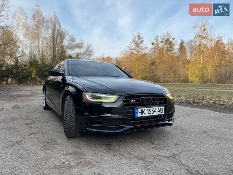 Седан Audi A4 2014 в Винниках