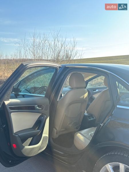 Седан Audi A4 2013 в Бобрке