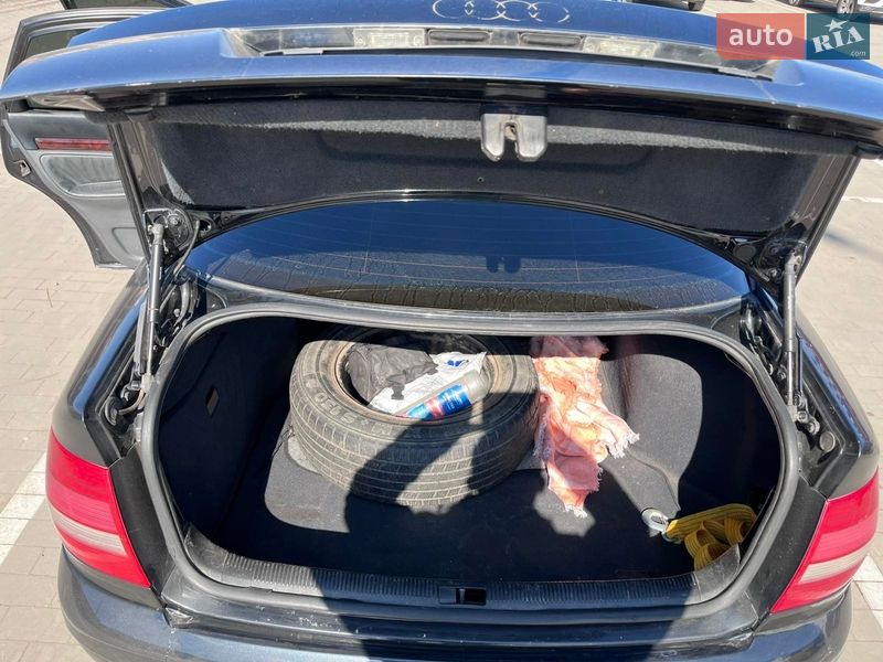 Седан Audi A4 2000 в Виннице