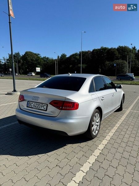 Седан Audi A4 2011 в Львове