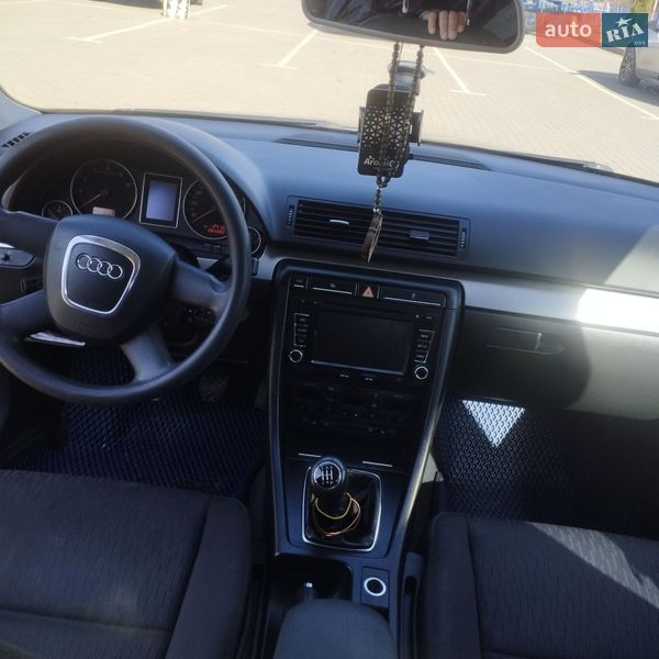 Седан Audi A4 2007 в Староконстантинове