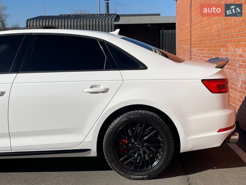 Седан Audi A4 2016 в Киеве