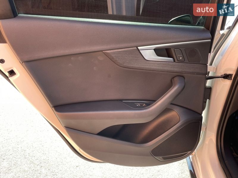 Седан Audi A4 2016 в Киеве