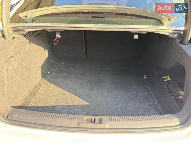 Седан Audi A4 2013 в Вижнице