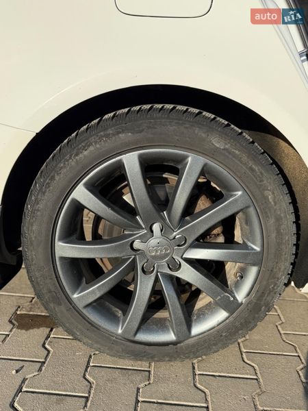 Седан Audi A4 2013 в Вижнице