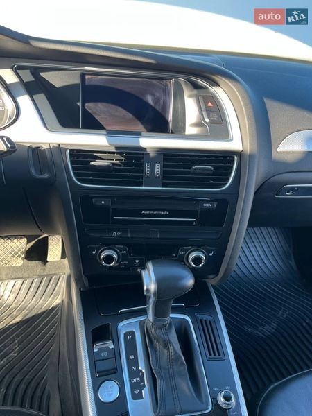 Седан Audi A4 2015 в Львове
