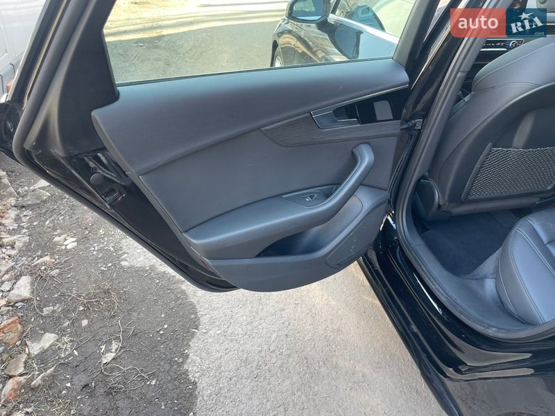 Седан Audi A4 2021 в Ровно